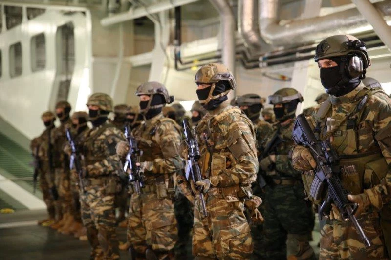 Έτσι απαντάνε τα κομάντο σε Τσίπρα-Κοτζιά: Οι επίλεκτοι των ΕΔ με τον Ήλιο της Βεργίνας στη Θεσ/νίκη – Δείτε εικόνες